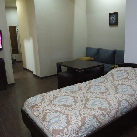 Apartment Paronyan 22 耶烈万 外观 照片