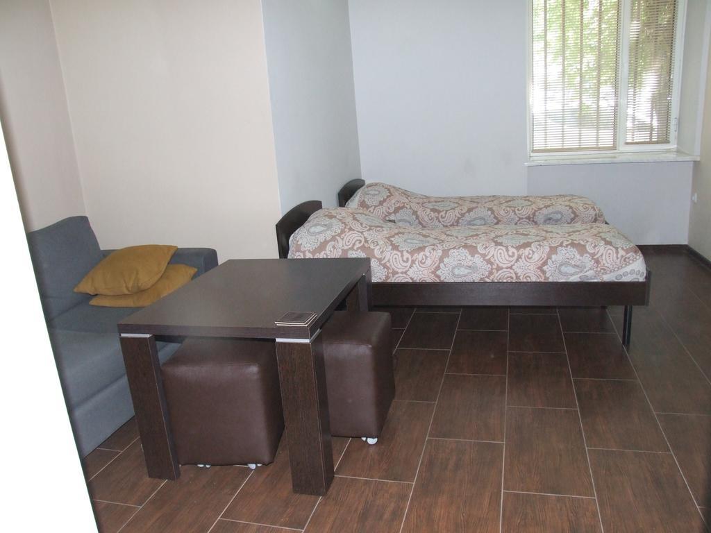 Apartment Paronyan 22 耶烈万 外观 照片