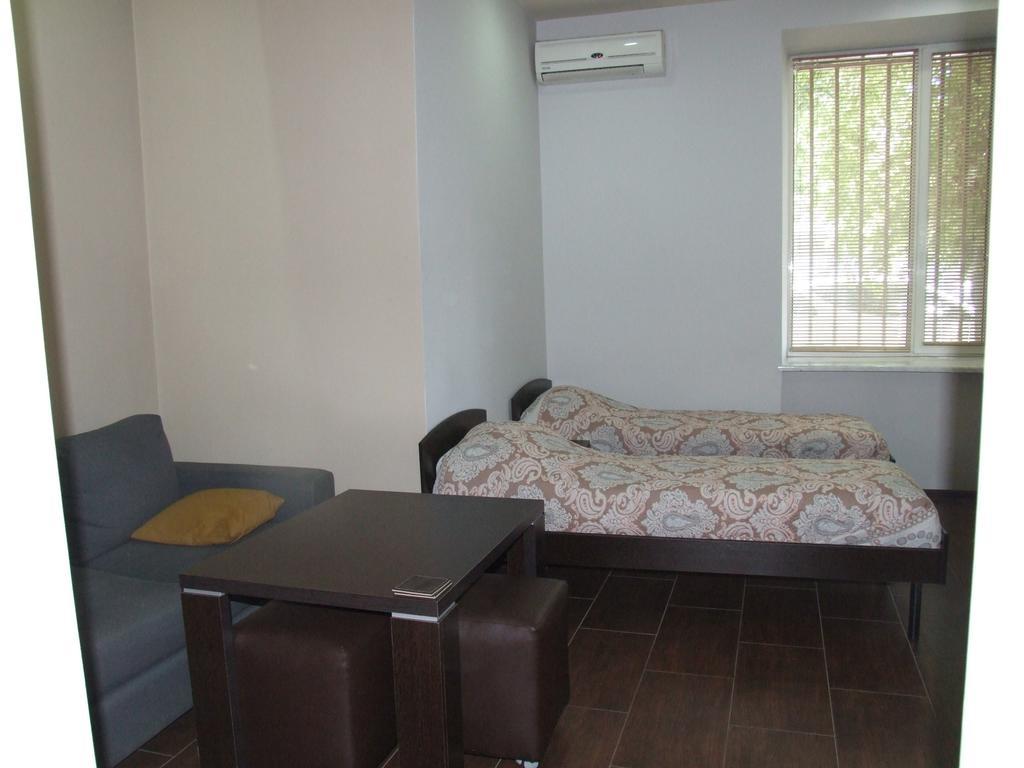 Apartment Paronyan 22 耶烈万 外观 照片